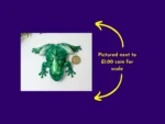 KC-FG-EMRFROG-OOAK019. kirnix scale “OOAK green crackle resin frog shown beside a £1 coin to demonstrate scale.”
