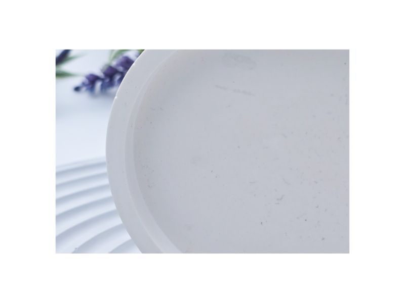 Close-up of the white tray rim showing the smooth rounded edge.