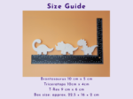 Size guide poster with white dinosaur shapes and ruler measurements on an orange sheet, listing Brontosaurus 10 cm × 5 cm, Triceratops 10 cm × 4 cm, T-Rex 9 cm × 6 cm, and box size approx. 22.5 × 16 × 2 cm.